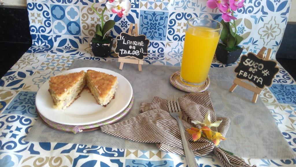 Bolo e suco