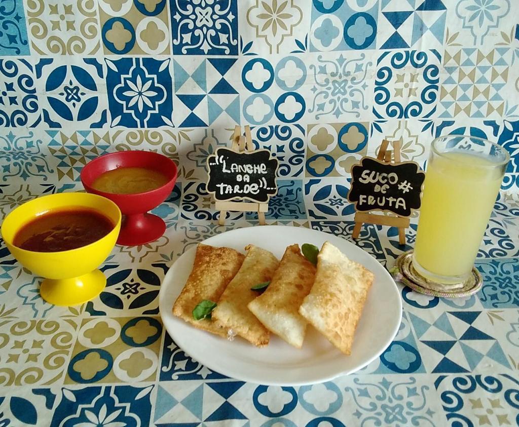 Salgados, sopas e suco